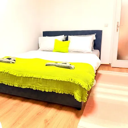 Hot Spot Old Town&free Parking&basacarsija Apartman