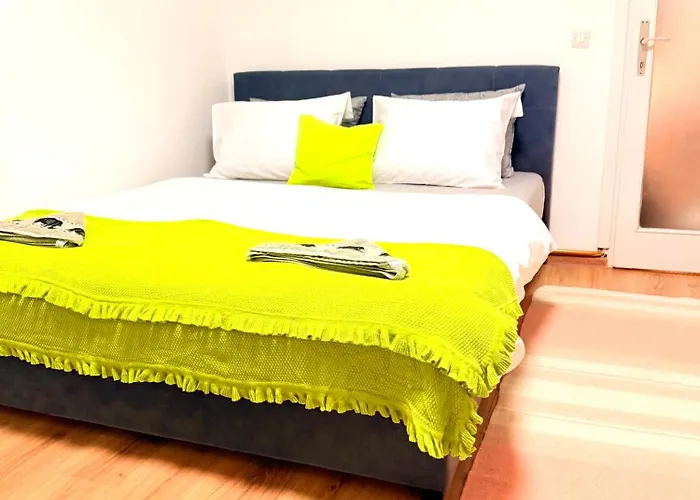 Hot Spot Old Town&free Parking&basacarsija Apartman